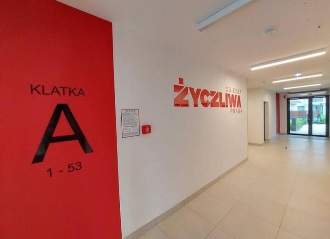 Luxapartmentwarszawa Z Bezplatnym Podziemnym Parkingem Leilighet Warszawa