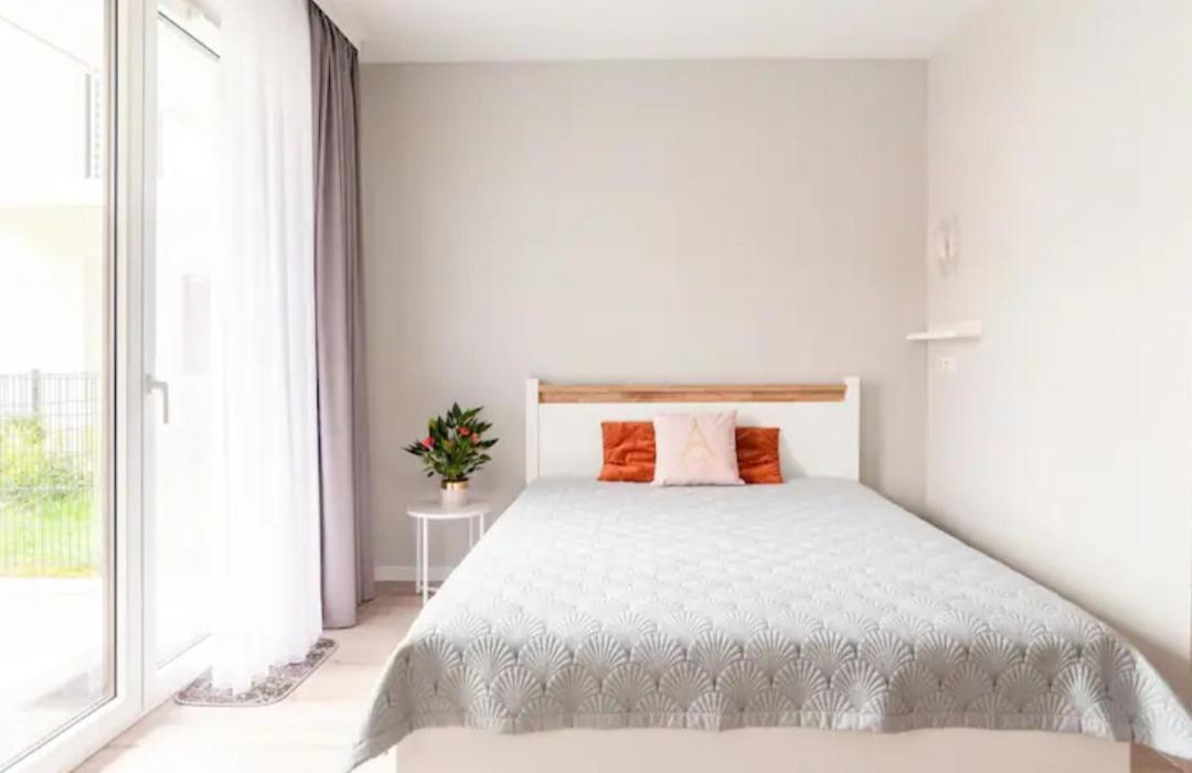 Luxapartmentwarszawa Z Bezplatnym Podziemnym Parkingem Leilighet Warszawa